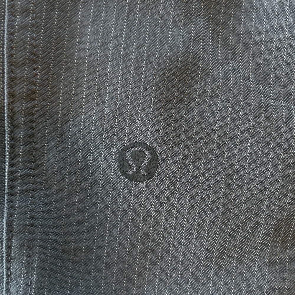 Lululemon Cadence Commute Shorts Mens 30 10" Inseam Gray Pinstripe Cargo Casual - Picture 12 of 15
